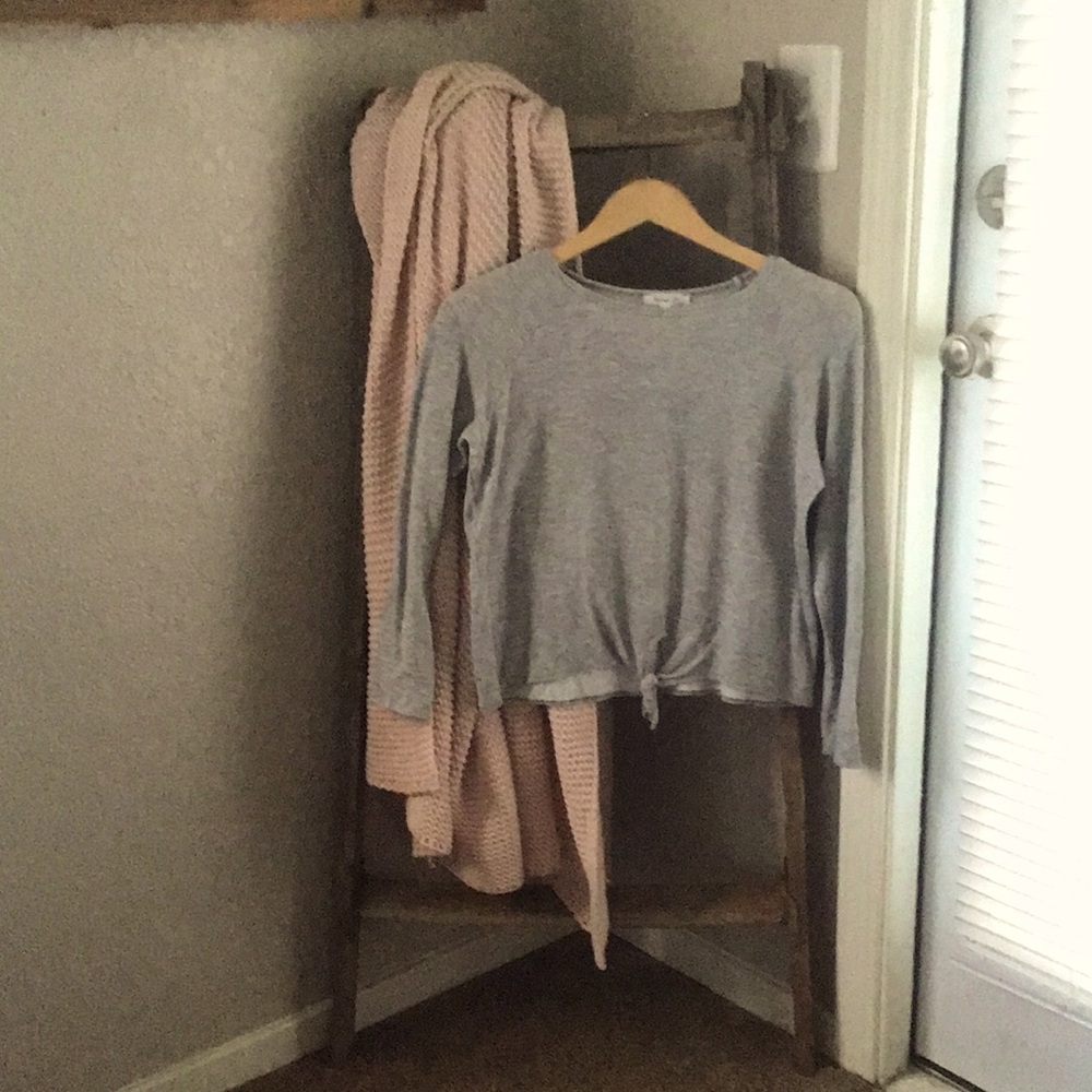 Long sleeve kids gray shirt size Large.